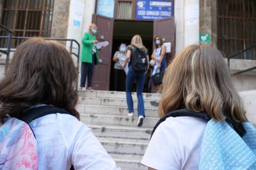 Covid, via libera ai test rapidi nelle scuole