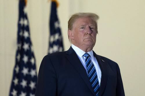 Trump solo contro tutti si sfoga su Twitter. "Biden stupido e pazzo"