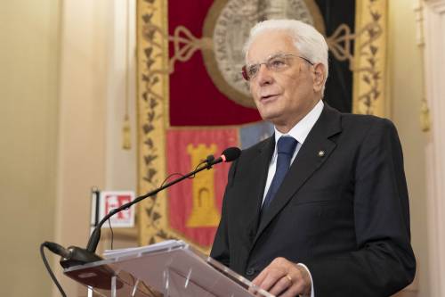 "Le istituzioni collaborino". La strigliata di Mattarella ai sindaci e a Palazzo Chigi