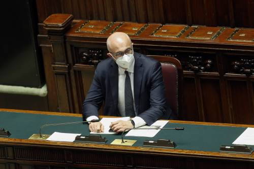 Scontri sugli immigrati: assembramento al Senato