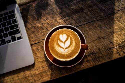Un ansiolitico nei cappuccini per rubare il posto alla collega