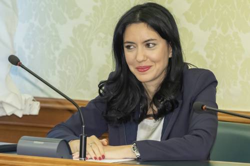 Incompetente e testarda. Adesso lasci il ministero