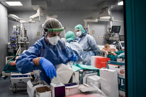 Adesso scatta l'allarme "Col picco dell'influenza a gennaio rischio strage"