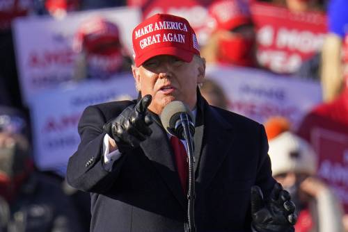 "Il voto è stato truccato". Le accuse di Trump in tv