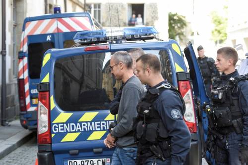 Schiaffo di Parigi all'Italia: no all'estradizione dell'ex Black Bloc Vincenzo Vecchi