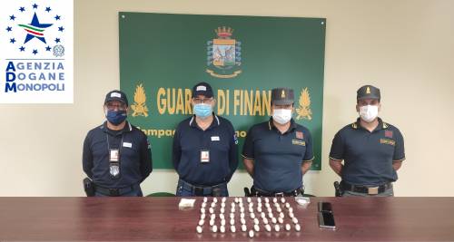 66 ovuli nello stomaco: così il pusher nigeriano portava l'eroina in Italia