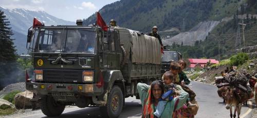 Truppe indiane sull'Himalaya al confine con la Cina