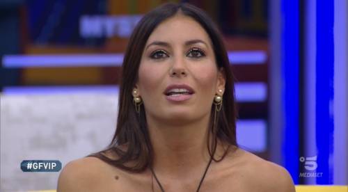 Elisabetta Gregoraci lancia una linea di t-shirt. "Hai rubato l'idea ai fan?"