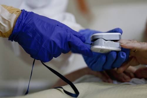 Tutte le cure da seguire subito a casa per evitare il ricovero da Covid