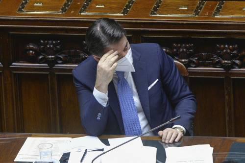Conte invoca i costruttori, il coro dal centrodestra: "Mastella! Mastella!"