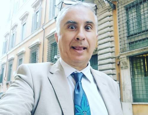 Il senatore Ciampolillo ribadisce il no al vaccino: "Si dice free vax"