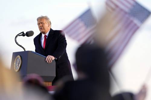 Trump e lo show del ritorno. "Che disastro con Biden"