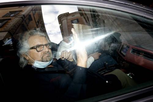 Grillo è su tutte le furie. Adesso l'operazione Conte è a rischio