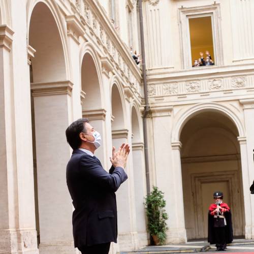 La verità sugli applausi a Conte. Ecco quello che nessuno vi dice