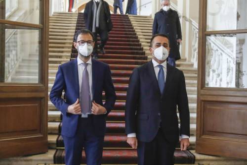 Caos M5S: archiviato il capo. Al Senato la fronda traballa