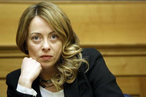Insulti non intimoriscono la Meloni: "Una sinistra misogina da salotto"