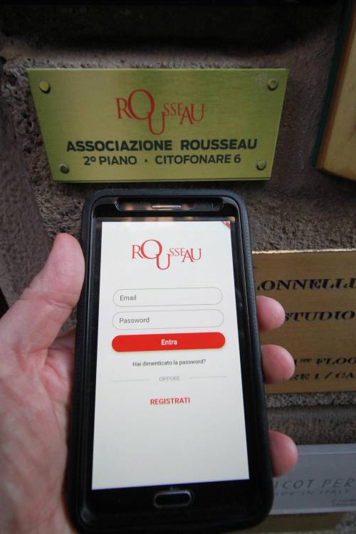 "Un nuovo conto corrente" Crimi certifica il divorzio da Rousseau e Casaleggio