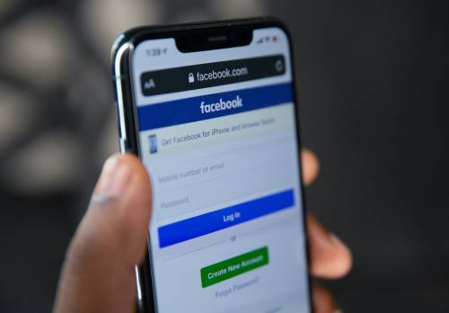 Ora Facebook vuole anche le informazioni sulla nostra salute