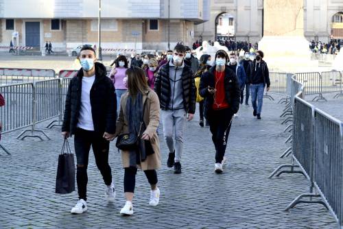Le misure della nuova stretta: weekend "blindati" e coprifuoco anticipato
