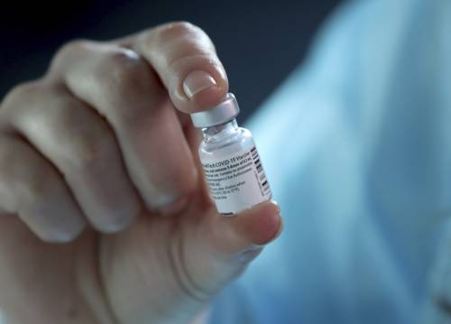 Il vaccino anti-coronavirus? "Ai già infettati una sola dose"