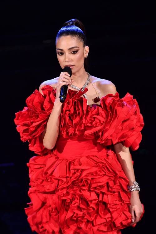 Elodie piange all'Ariston e confessa: "Non mi sentivo all'altezza e invece..."
