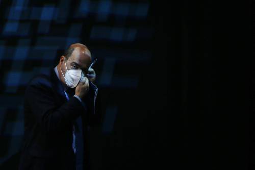 "Mi vergogno di chi parla di poltrone nel Pd": Zingaretti si dimette da segretario