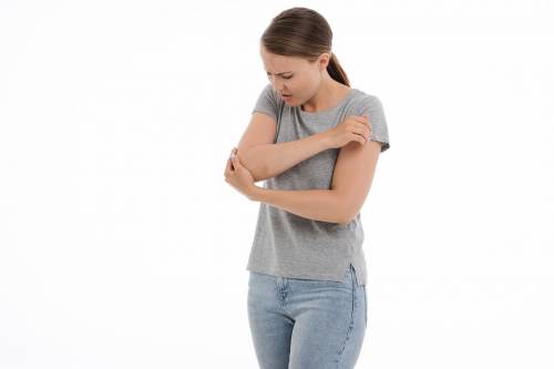 Gomito del tennista, come riconoscerlo e prevenirlo