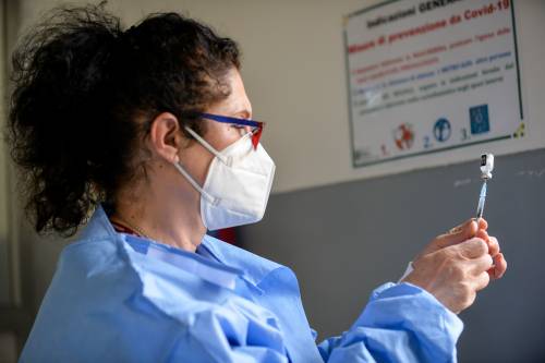 Ecco i sintomi da controllare dopo la dose di AstraZeneca