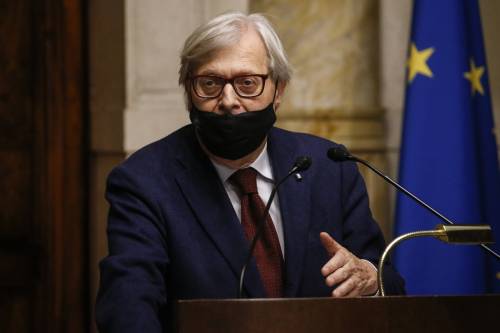 "Ho il cancro, chiedo di parlare senza mascherina". Sgarbi spiazza Montecitorio