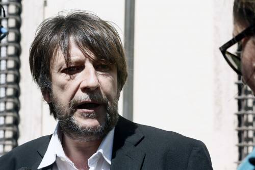 Il delirio di Casarini che grida al complotto. Insulti ai giornalisti del "Giornale" e ai pm