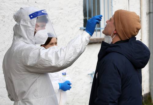 Dal tampone alla quarantena: le nuove regole per chi viaggia all'estero
