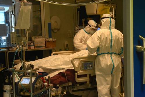 Dipendenti positivi in una Rsa: "Dovevamo lavorare comunque"