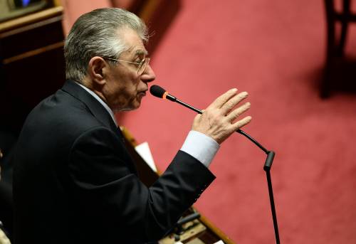 Il ritorno di Bossi a Roma sui banchi del Senato metafora del popolo del Nord che resiste