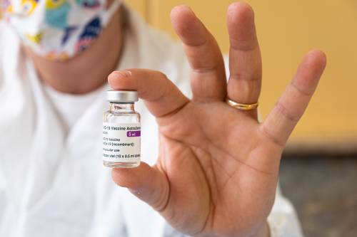 Il vertice tra Speranza e Aifa sulle trombosi di AstraZeneca