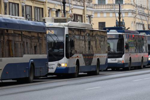 I Nas: "Tracce di virus su bus e metro". Viminale ai prefetti: vigilare sui viaggi
