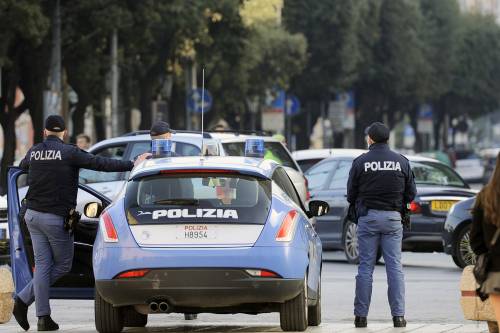 "Rispetta la distanza...". E scatta il massacro a pugni