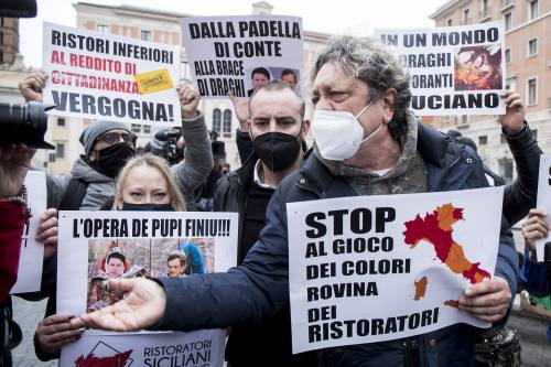 Lo dicono pure Burioni e Pregliasco: "Perché bar e ristoranti vanno aperti"