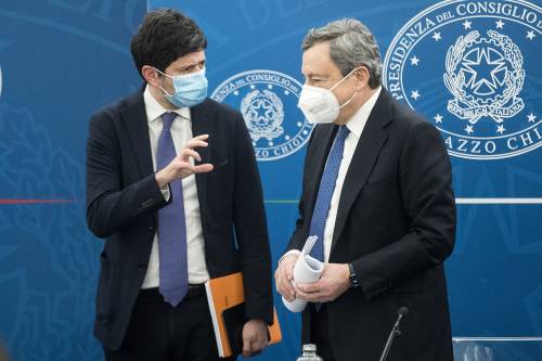 Speranza: "Valutazioni su J&J ma è vaccino da usare. Riaperture? A maggio"