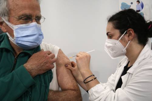 Il piano vaccini cambia ancora: l'incognita sui cinquantenni