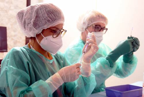 Covid, in Inghilterra avviato lo studio per mixare i vaccini
