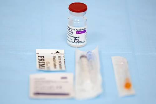 "Cancellato" AstraZeneca: cosa cambia adesso sui vaccini