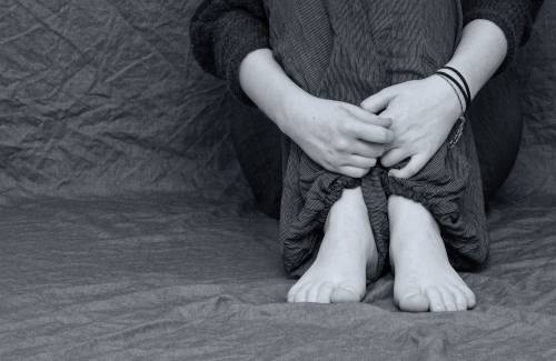 Le deruba, poi le segue nel b&b: la violenza choc dell'afgano sulle ragazzine