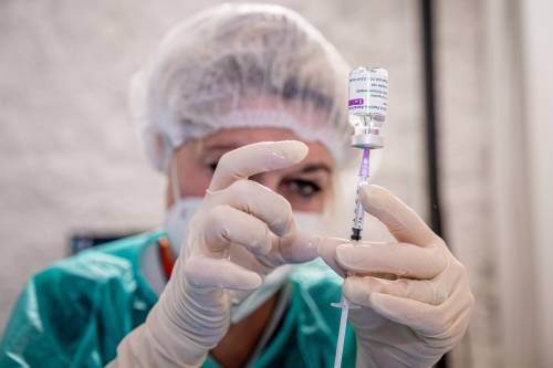 "Trombosi anche con Pfizer". Svelati i dati del report sul vaccino