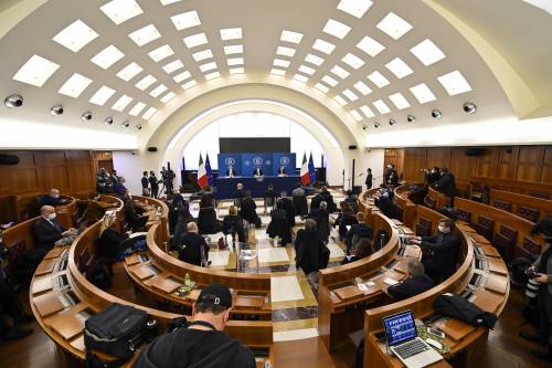 "Coprifuoco alle 22", "Non votiamo": ora è scontro nel Cdm