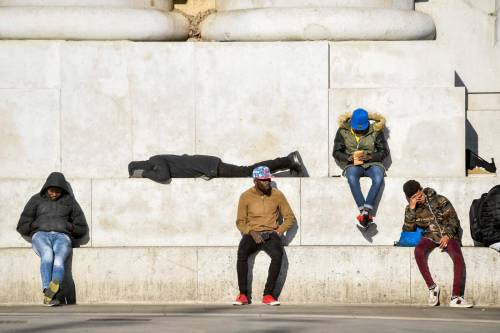 Ecco a chi vanno i fondi di Sala: "Moltiplicati di 10 volte gli aiuti agli stranieri"