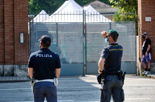 La molesta, poi la lega per 24 ore: l'orrore del marocchino sulla mediatrice