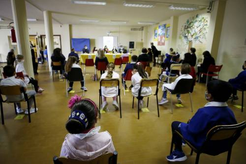Il grimaldello del ddl Zan a scuola. Ma pure l'ospedale sconfessa le linee guida