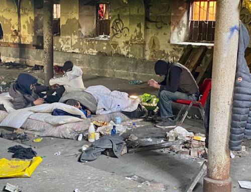 Ancora morti per droga a Rogoredo: "Intanto la sinistra di Milano esulta per la finta riqualificazione"