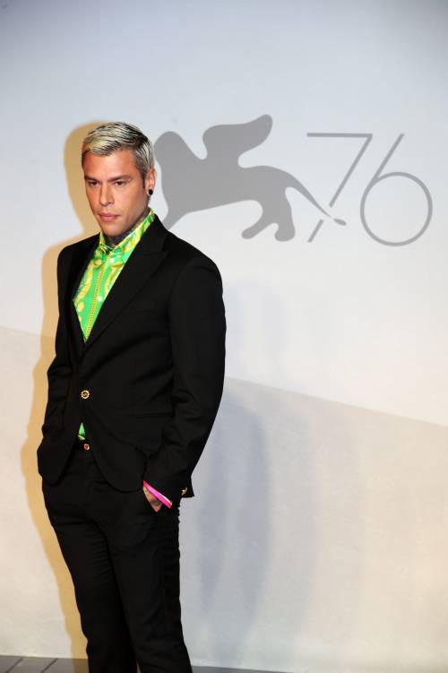 Il paladino Lgbt con gli scheletri nell'armadio: tutte le canzoni di Fedez contro i gay