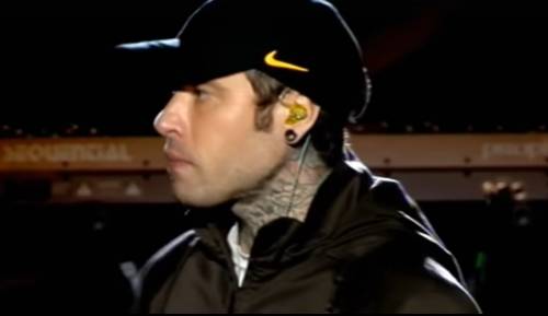Altri guai per Fedez: "Al concertone ha fatto pubblicità occulta"